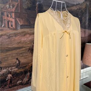 (L) VTG Vanity Fair Chic Yellow Lace-Accent Robe